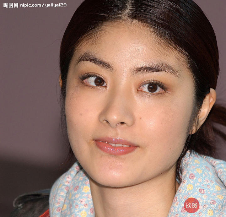 手一抖竟然看到女神丑得一哔的发际线，一定是打开方式不对