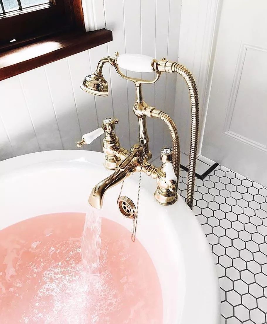 不做“白屑公举”！10款专业级水疗护理的沐浴油，拯救冬季尴尬！