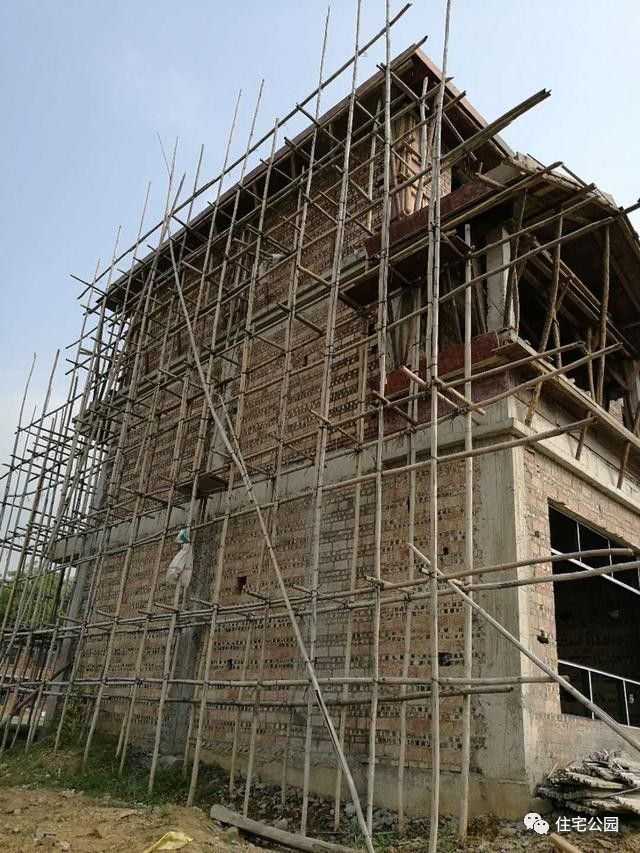 为父母在老家盖房花45万,为父亲放弃80万年薪回农村