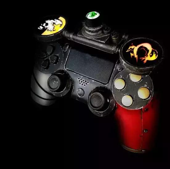 当你在玩游戏时，这些人已经把游戏手柄玩出花来了