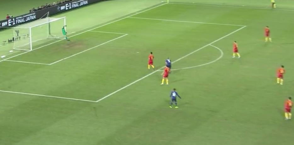 国足福星——于大宝战韩日都进球！太点背——王大雷吞45米吊射！