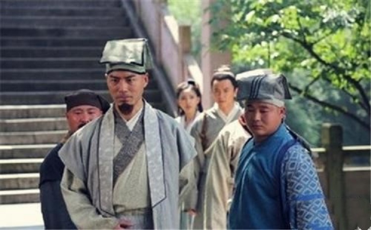 看眼神听哭声断婴儿吉凶，据病情依时节判病人生死，钱乙享誉山东