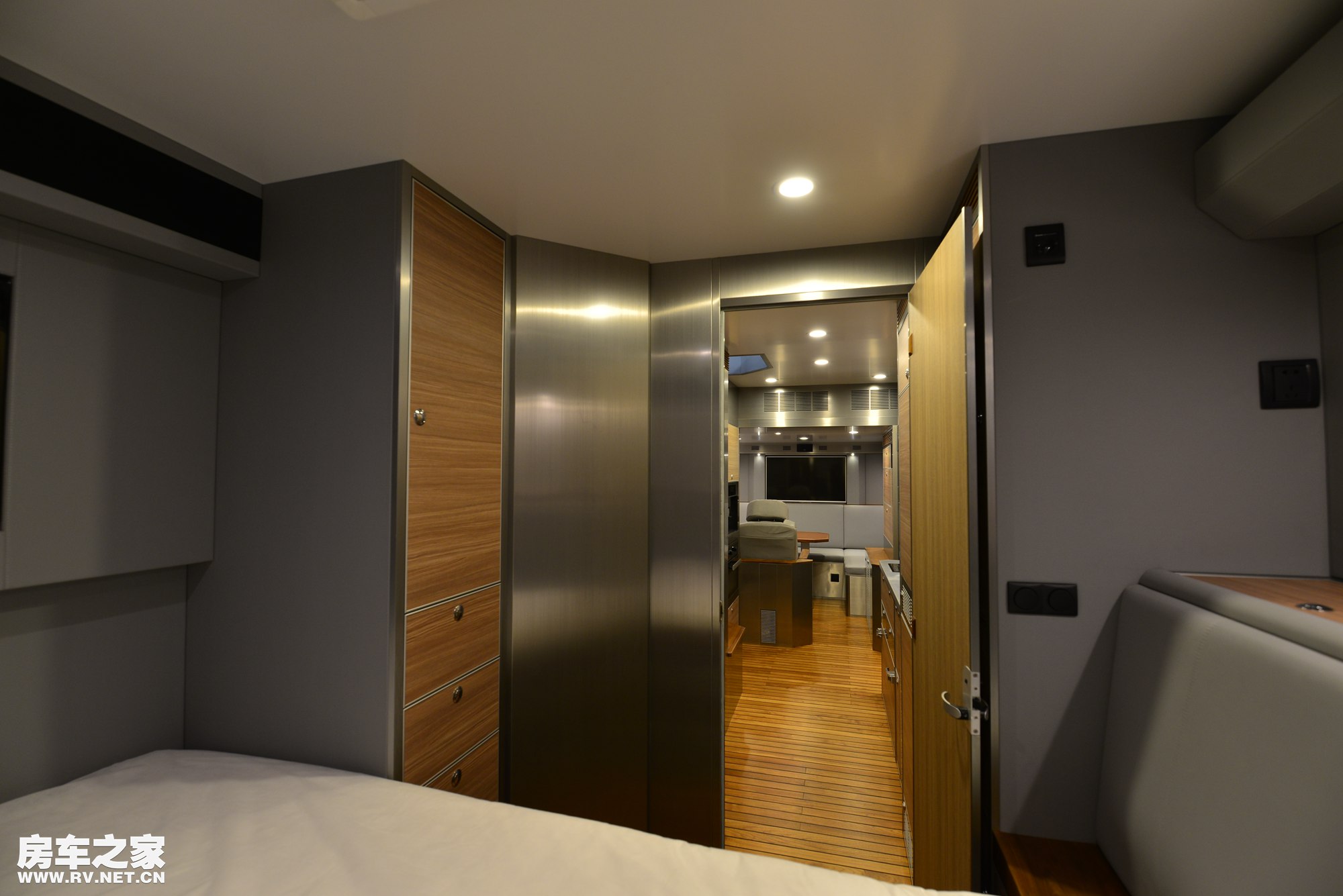 阿莫迪罗6x6征服者越野房车 (阿莫迪罗征服者8x8越野房车自驾游)