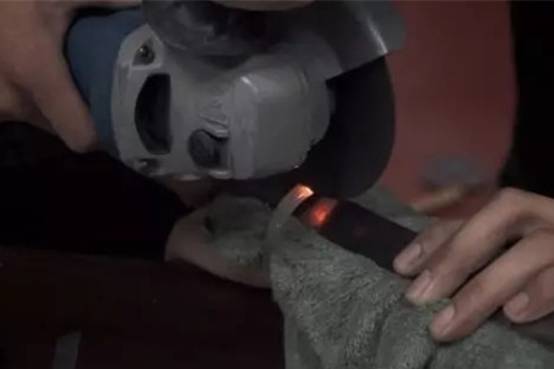 手镯戴不进一招教你轻松取手镯,手镯取不下来教你最后一招