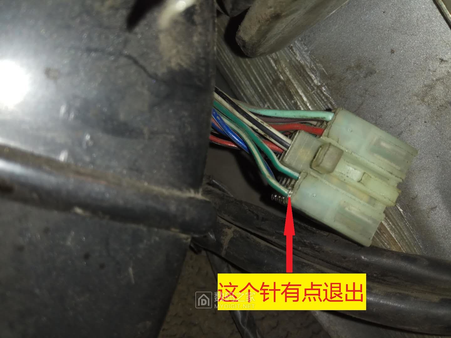 夏利刹车灯不亮的修理方法,夏利倒车灯常亮