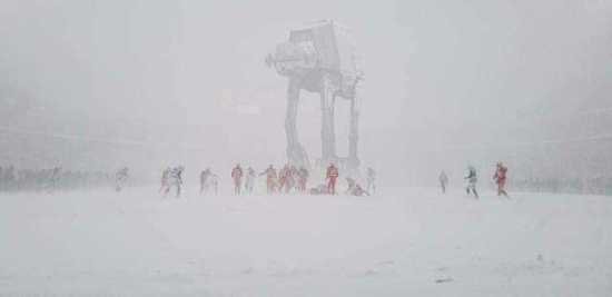 大雪中的足球赛,大雪中的足球比赛视频