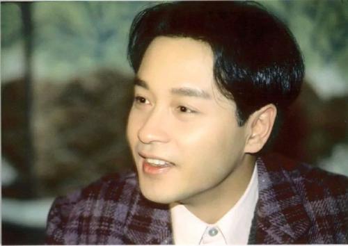 张国荣巅峰时期的唱歌 (张国荣最早是靠唱歌红还是演戏火)