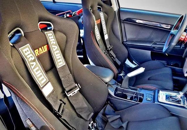 三菱evo对比翼神evo,三菱翼神改evo多少钱