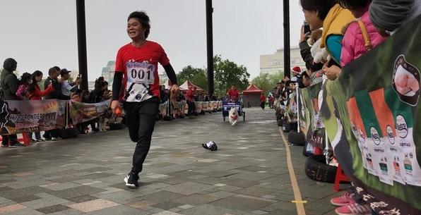 雪橇犬哈士奇比赛,雪橇竞速哈士奇