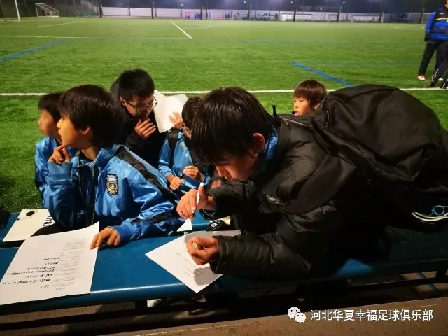 媒体人谈中日足球差距是如何形成,中日小学生踢球对比
