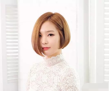 脸小三角脸适合剪什么发型,脸大头发少适合什么发型怎么扎