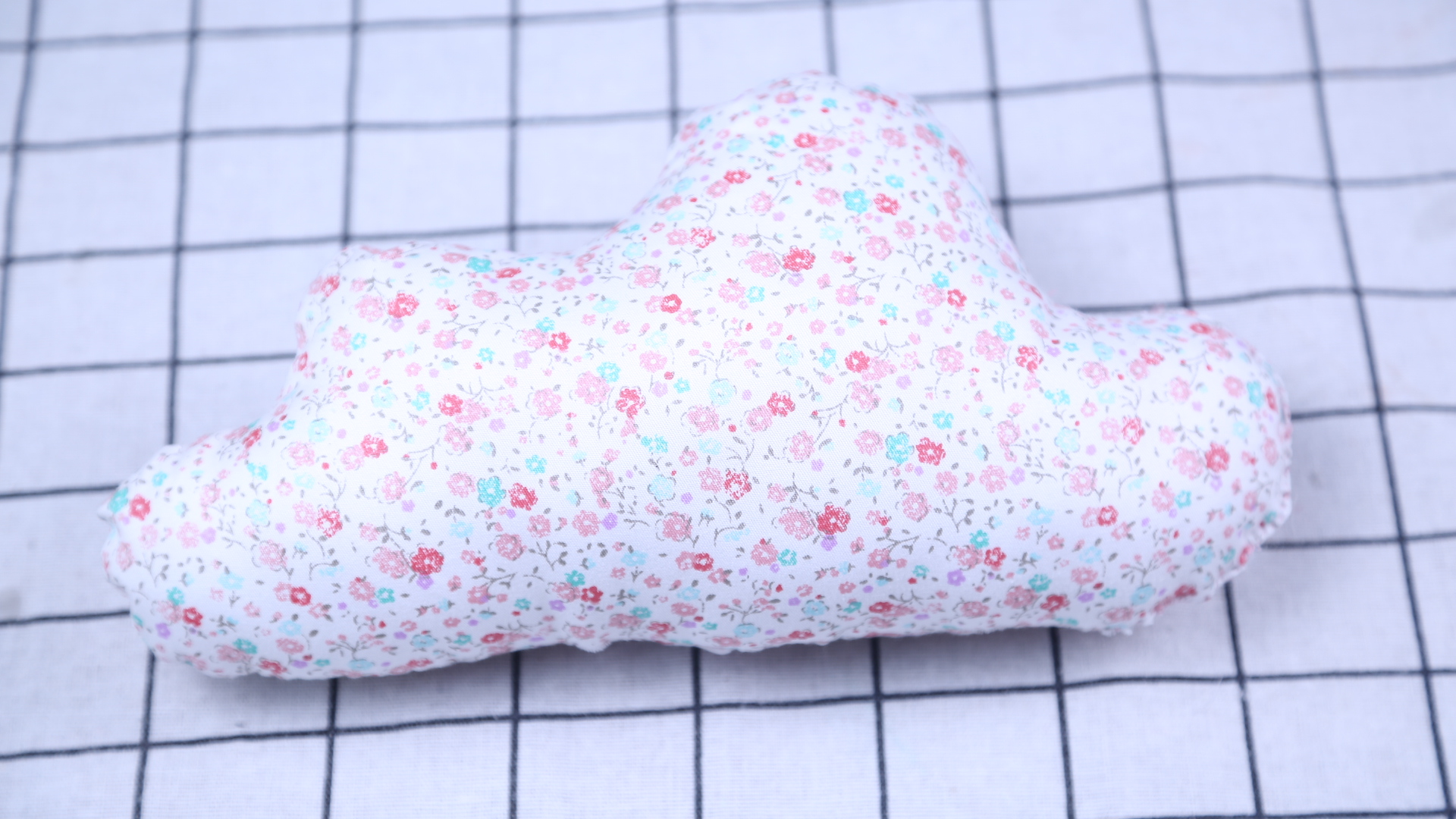 教你用一块布缝抱枕,自制可爱又好看的抱枕