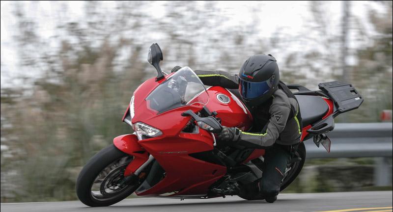 本田v4发动机视频,摩托车v4和直四引擎的区别