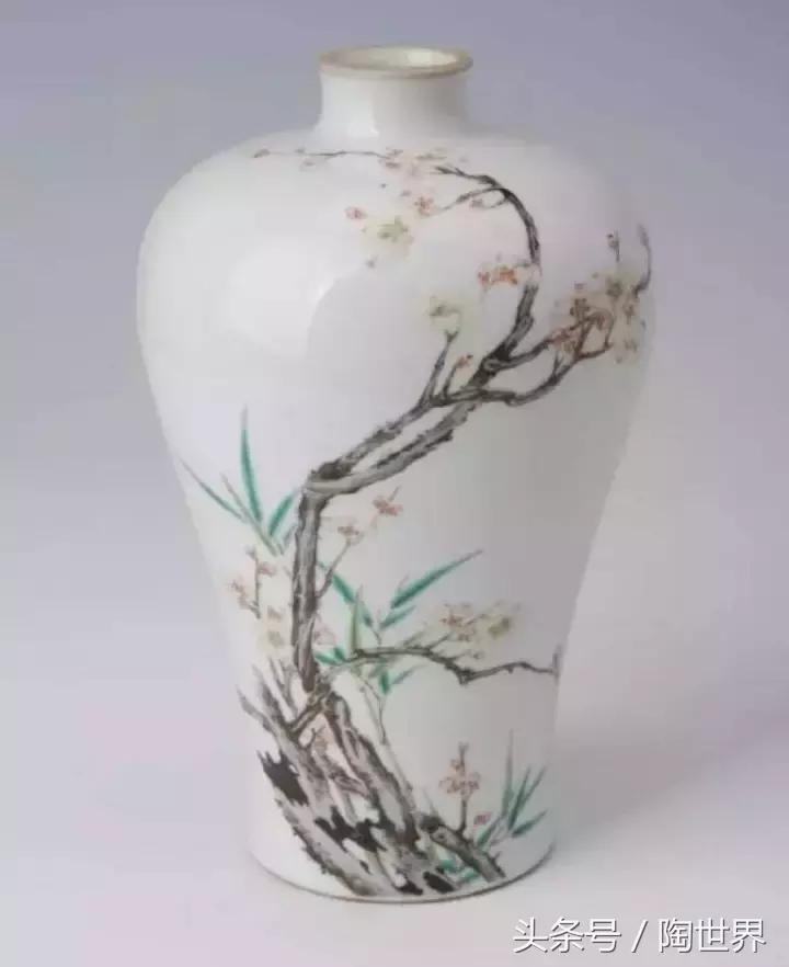 清雍正景德镇窑粉彩蝠桃纹瓶人物,清雍正景德镇窑粉彩蝠桃纹瓶拍卖