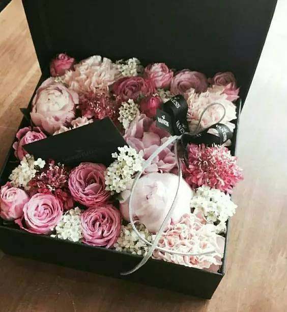 花艺插花小技巧简单,插花花艺的鉴赏与制作方法