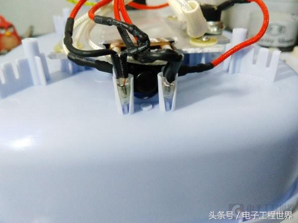 恒温饭盒怎么拆开,小熊自加热饭盒拆解