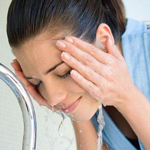 冬季怎么洗脸最好,冬季洗脸最好用啥洗脸