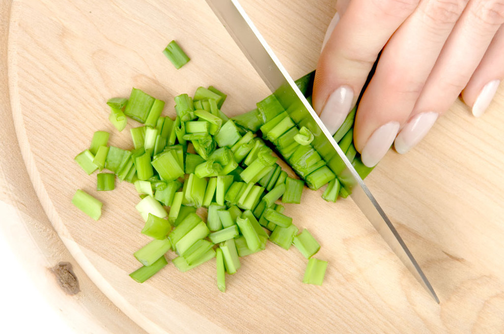 切葱戴防护镜不辣眼睛的方法,切葱为什么辣眼睛