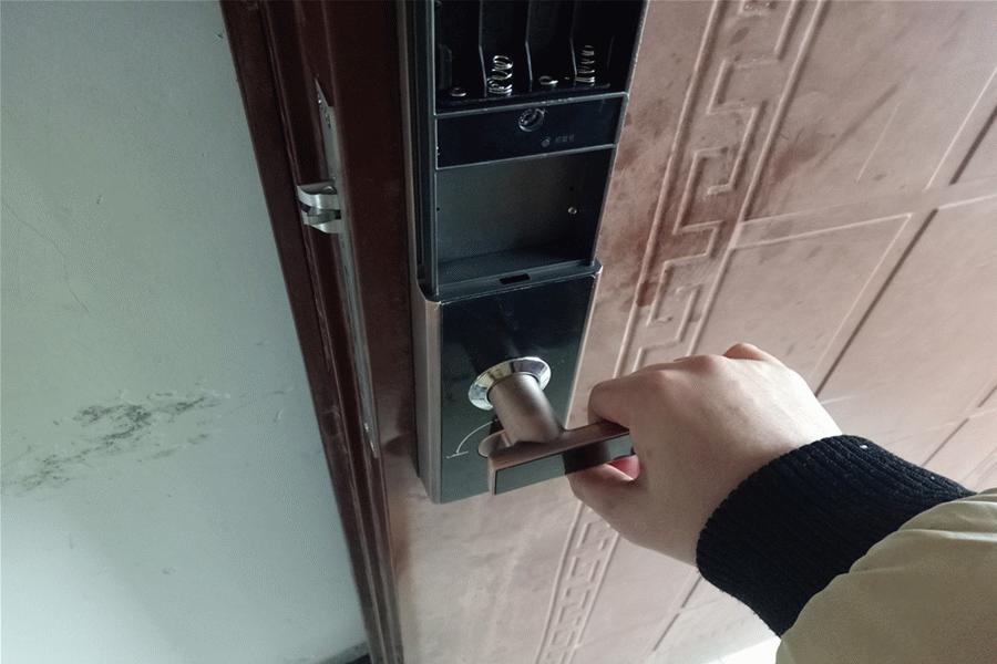 智能门锁拆解步骤,智能门锁拆解图解