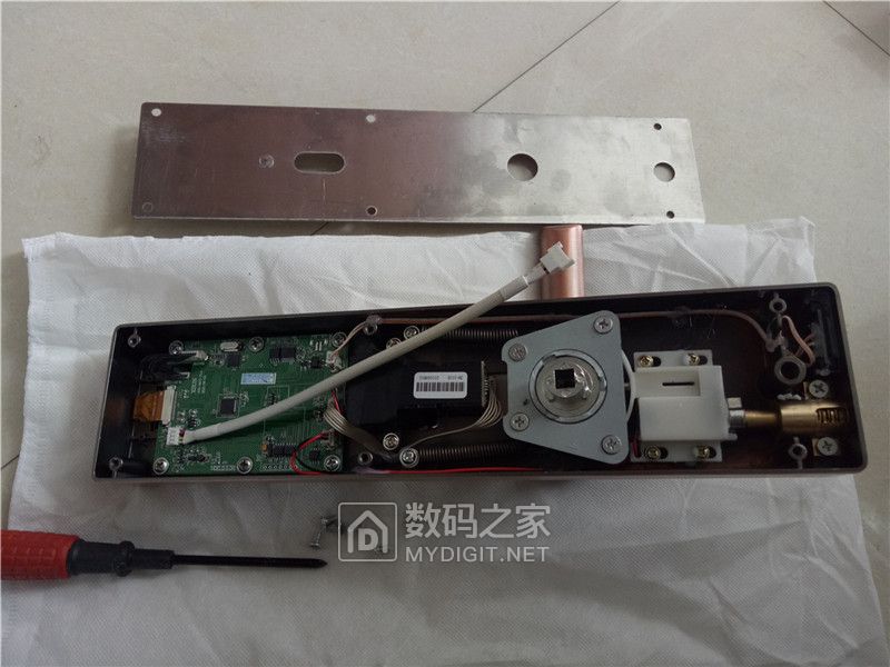 智能门锁容易被小偷无痕打开吗,智能门锁拆解图解