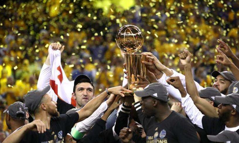 科比同时退役两件球衣历史第一人,盘点科比十宗不为人知的事件