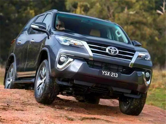 兰德酷路泽途乐路虎卫士谁更耐用,途乐路虎2022款落地价多少钱