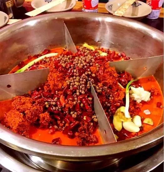 最近最火的重庆火锅,超霸气的火锅