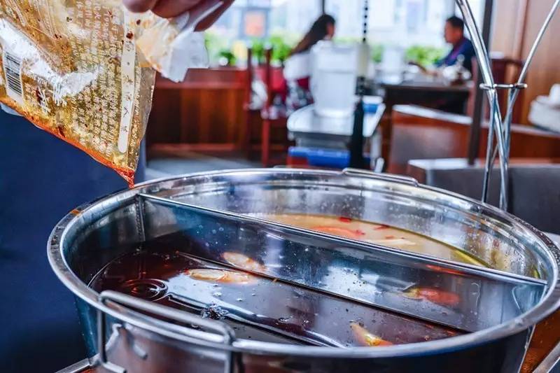 寻味长沙:华神火锅,玻璃房里吃出浪漫来