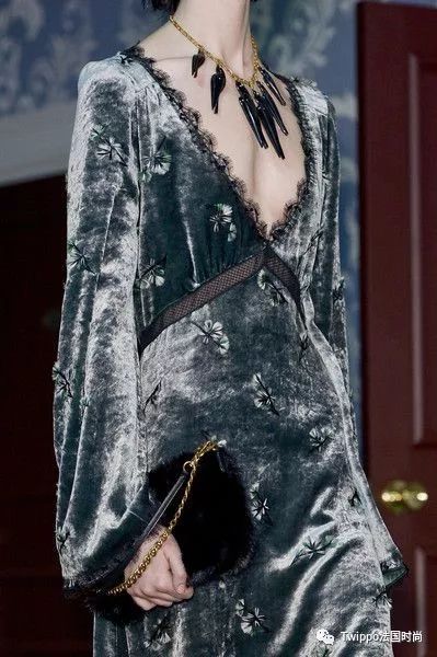 丝绒单品怎么穿好看,今年流行丝绒单品