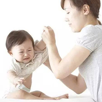 小儿桡骨头半脱位的治疗视频,小儿桡骨头半脱位复位