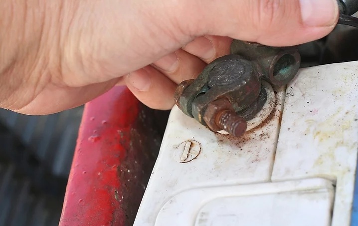 汽车蓄电池寿命一般多久更换,上门更换汽车蓄电池