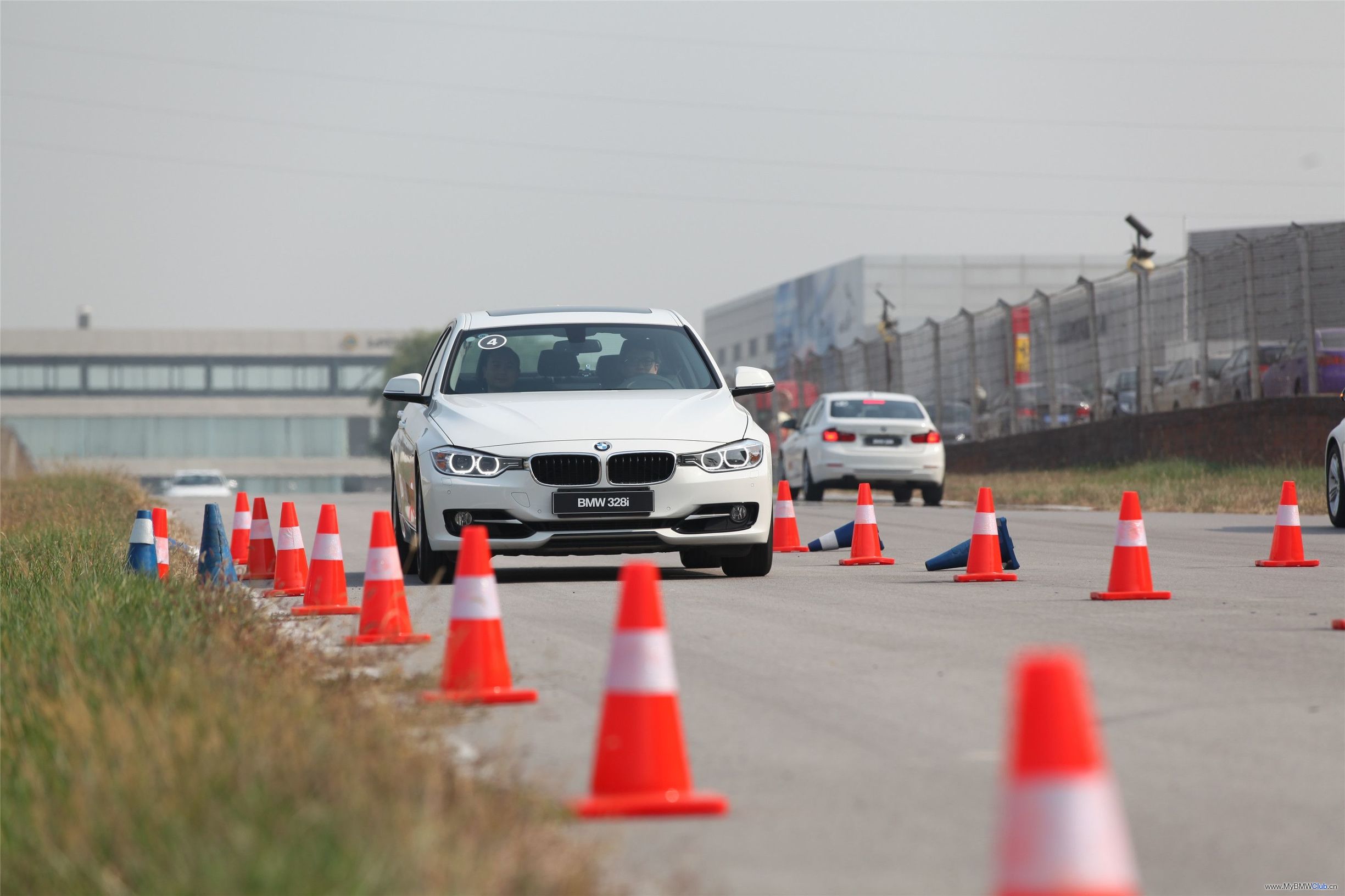 都说宝马操控好是3系好还是5系好,为什么都说宝马操控好运动