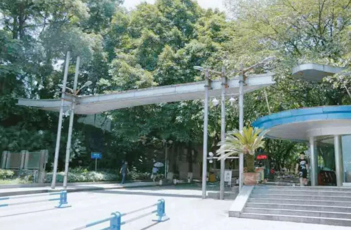 川外成都学院重庆,一个魔幻的佛系女子学院