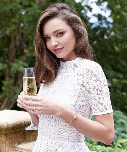 米兰达可儿短发发型怎么卷的,米兰减龄发型