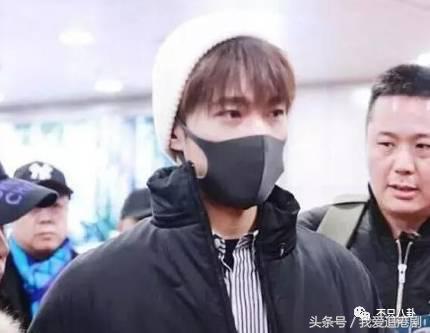 雷佳音郭京飞搞笑场面极限挑战,雷佳音郭京飞颁奖现场段子