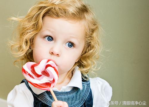 拿蛀牙不当回事,小孩儿蛀牙反复长脓包需要拔牙吗