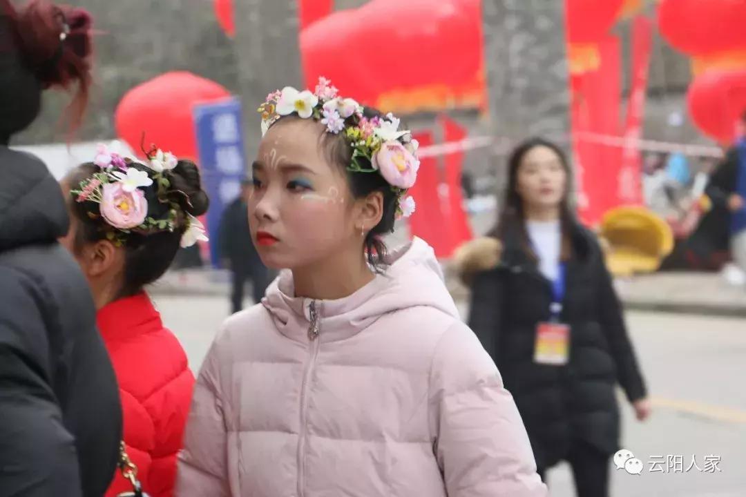 第三届中小*运学**动会开幕,花式表演拍手叫好,上万云阳人围观!