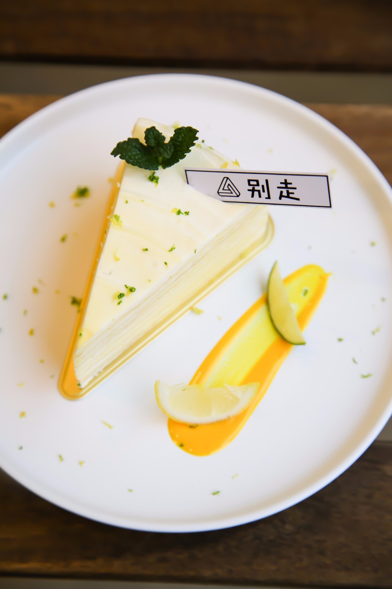 在甜品店里花样调酒？新街口这家网红店让你来了就不想走！