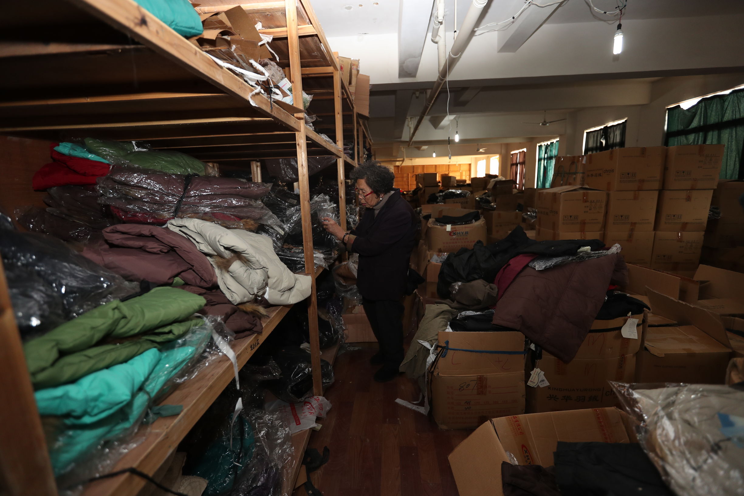 87岁的诚信奶奶收到了一份礼物，全淘宝一起做的，猜猜长啥样？