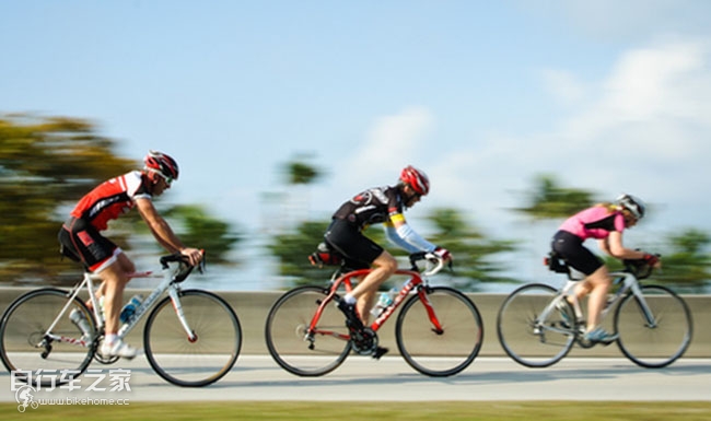 单车骑行中突然晕倒,骑行大腿抽筋怎么回事