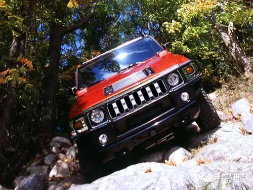 军用悍马和普通悍马做对比,军用悍马和民用悍马