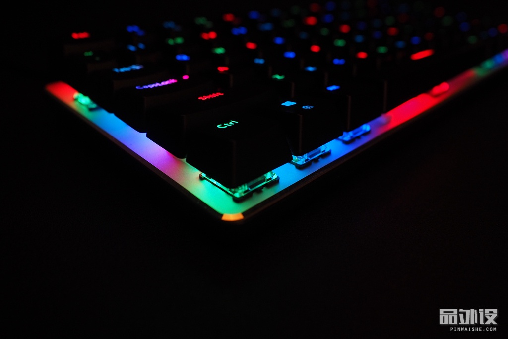 黑爵极客ak33怎么连接电脑,极氪黑爵背光键盘ak33怎么开灯