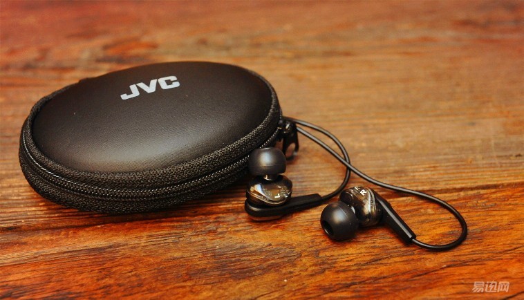 300元左右入耳式耳机推荐,300元蓝牙耳机和100元有线耳机