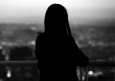 她曾是媒体界红人，却因一部手机，现在连生活没法自理！