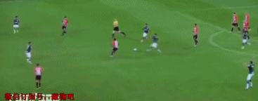 叹为观止的传球,足坛经典长传球gif
