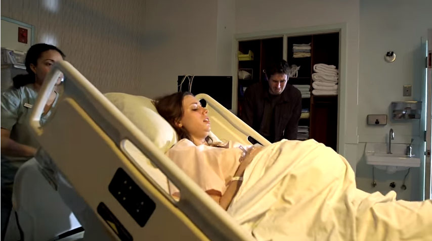 孕妇被毒蛇咬伤,怀孕被毒蛇咬了脖子和手怎么回事