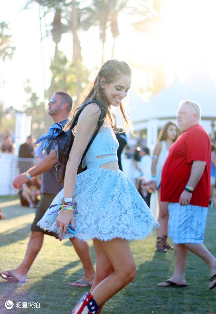 清新蓝PK清纯白，初夏你更爱哪个？