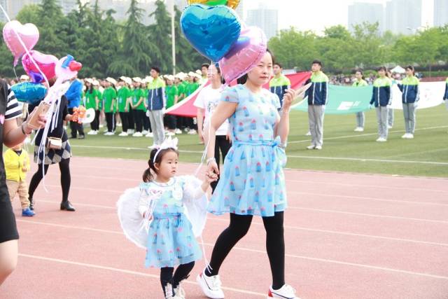 欧亚运动会开幕式啦啦操,大型无人机表演万人齐聚