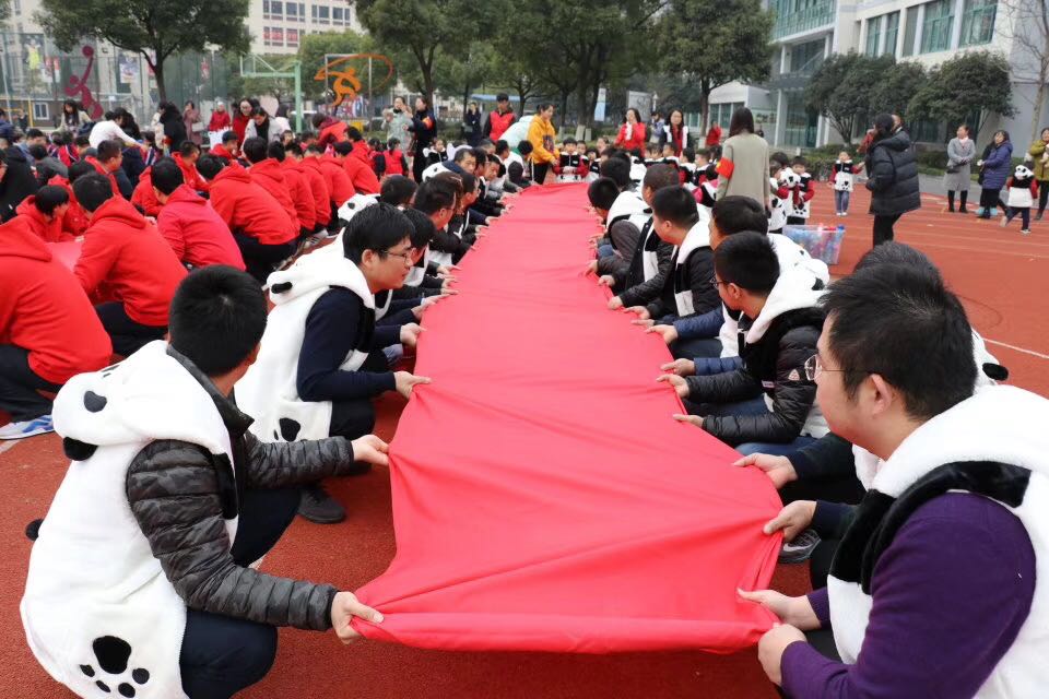 国外幼儿园亲子运动会,宝宝们亲子运动会