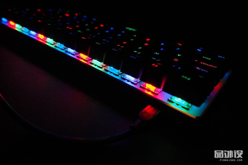 黑爵极客ak33怎么连接电脑,极氪黑爵背光键盘ak33怎么开灯